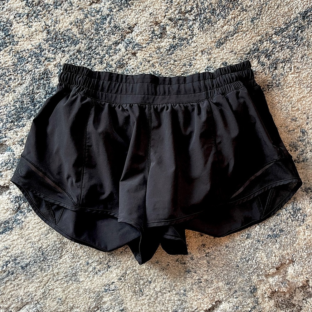 Lululemon Hotty Hot Low Rise 2.5 in Lined Short size 6